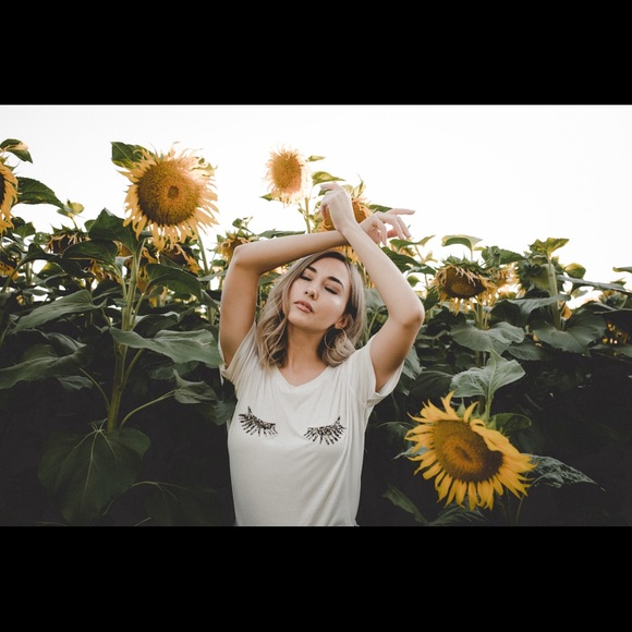 Embellished lashes soft tee shirt - Picture 2 of 5